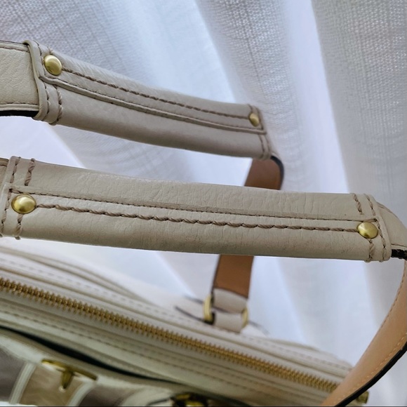 COACH HAMPTON IVORY/ OFF WHITE LEATHER HANDBAG WITH GOLD ACCENT HARDWARE - Picture 12 of 14